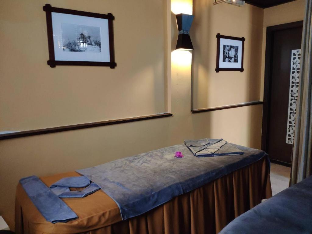 Church Boutique Hotel Hang Trong Ханой Екстер'єр фото