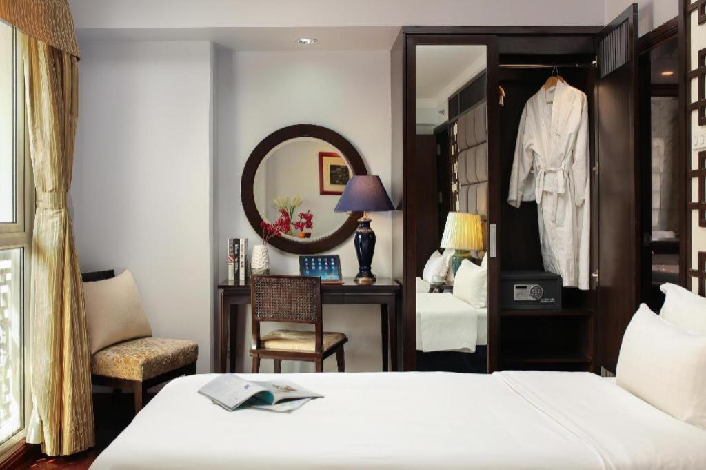 Church Boutique Hotel Hang Trong Ханой Екстер'єр фото