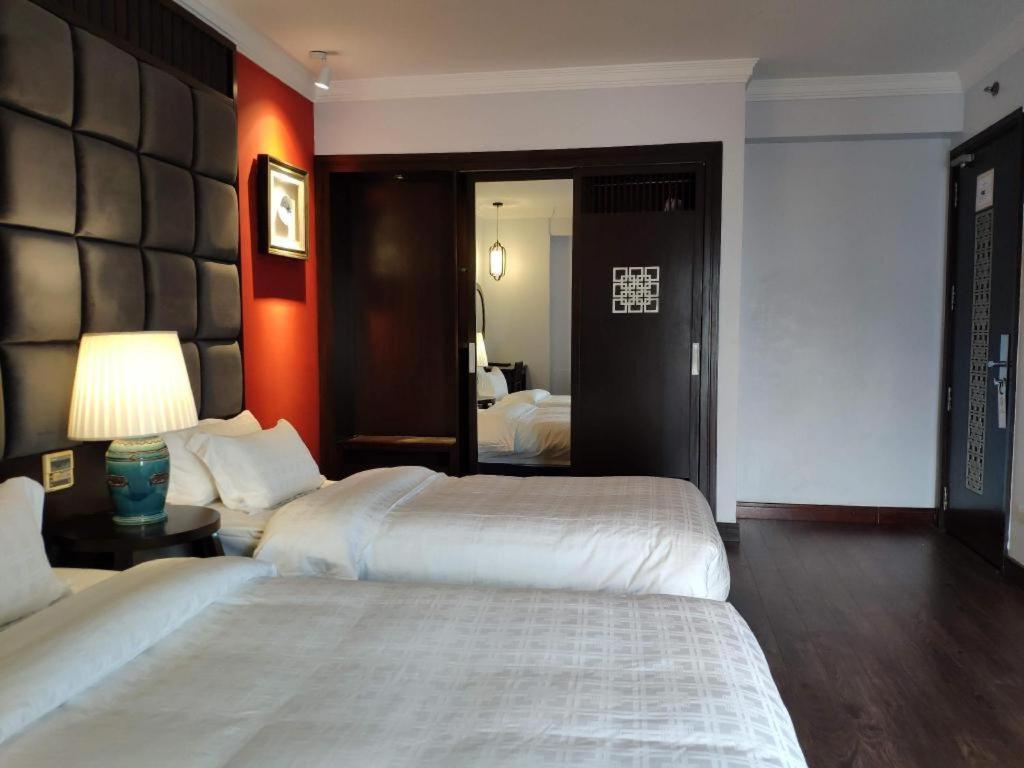 Church Boutique Hotel Hang Trong Ханой Екстер'єр фото