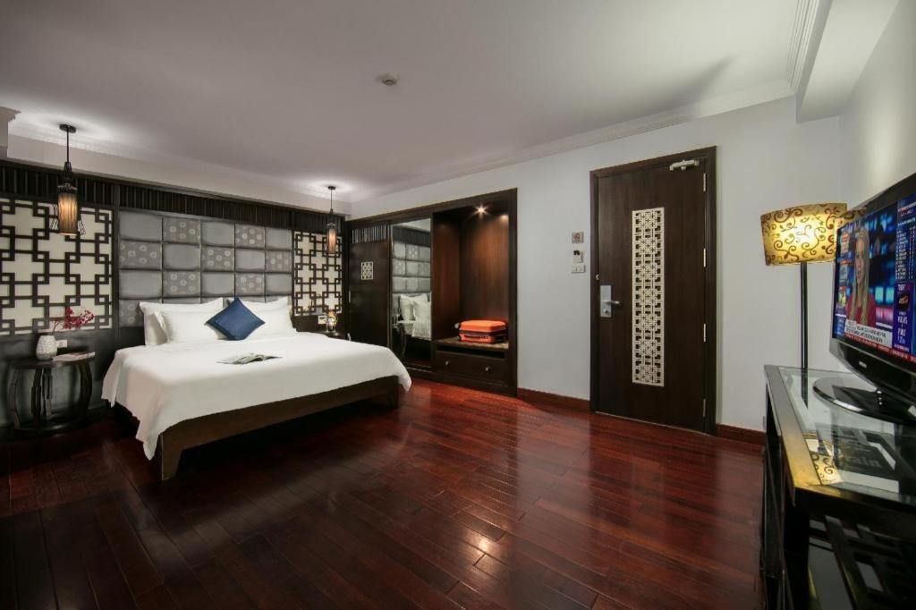 Church Boutique Hotel Hang Trong Ханой Екстер'єр фото
