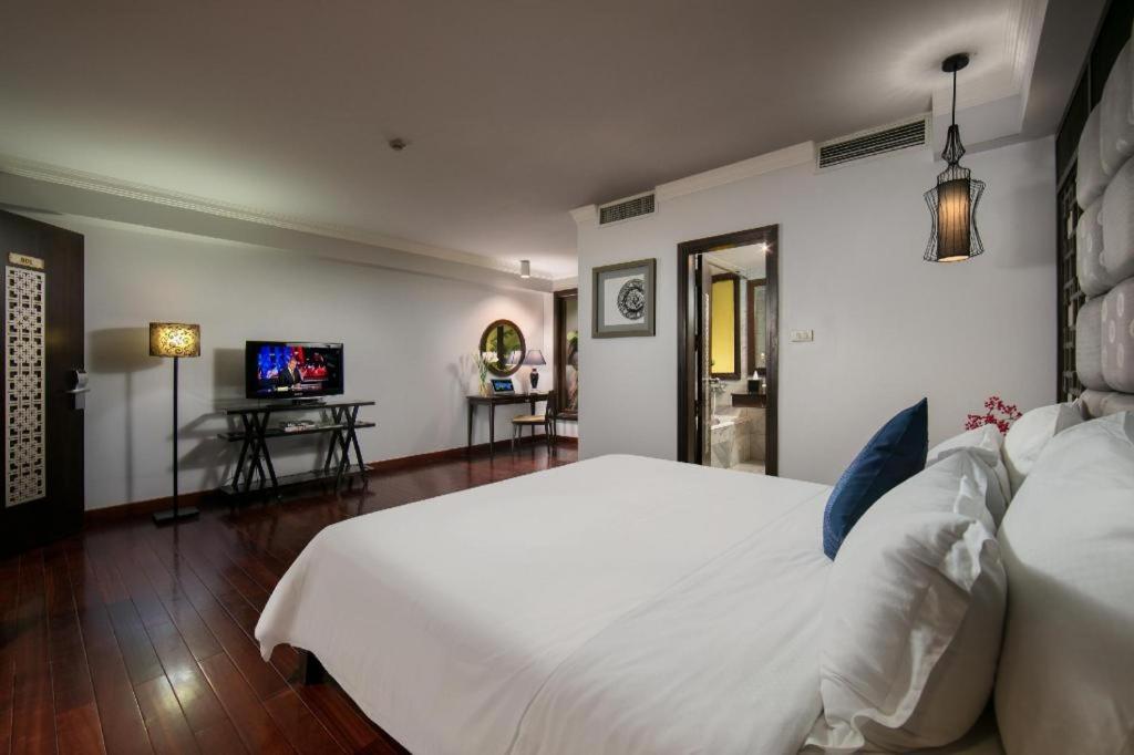 Church Boutique Hotel Hang Trong Ханой Екстер'єр фото