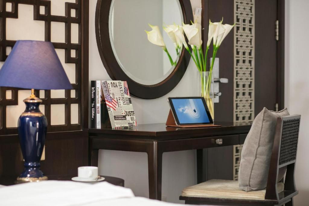 Church Boutique Hotel Hang Trong Ханой Екстер'єр фото