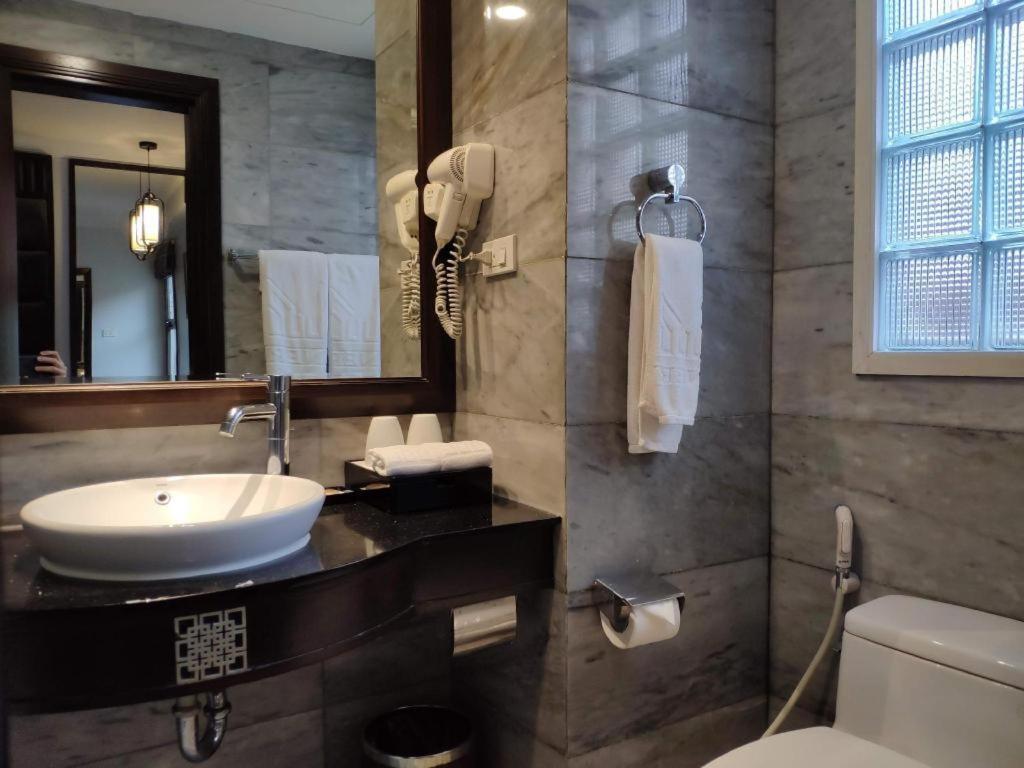 Church Boutique Hotel Hang Trong Ханой Екстер'єр фото