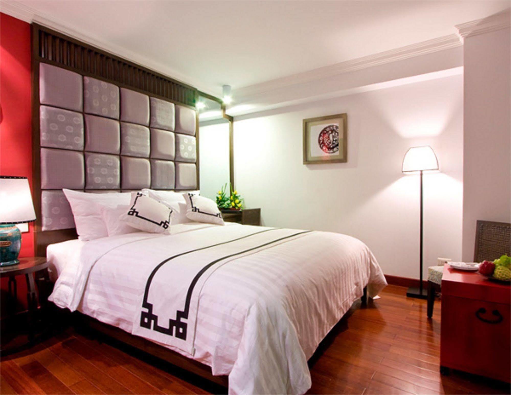 Church Boutique Hotel Hang Trong Ханой Номер фото